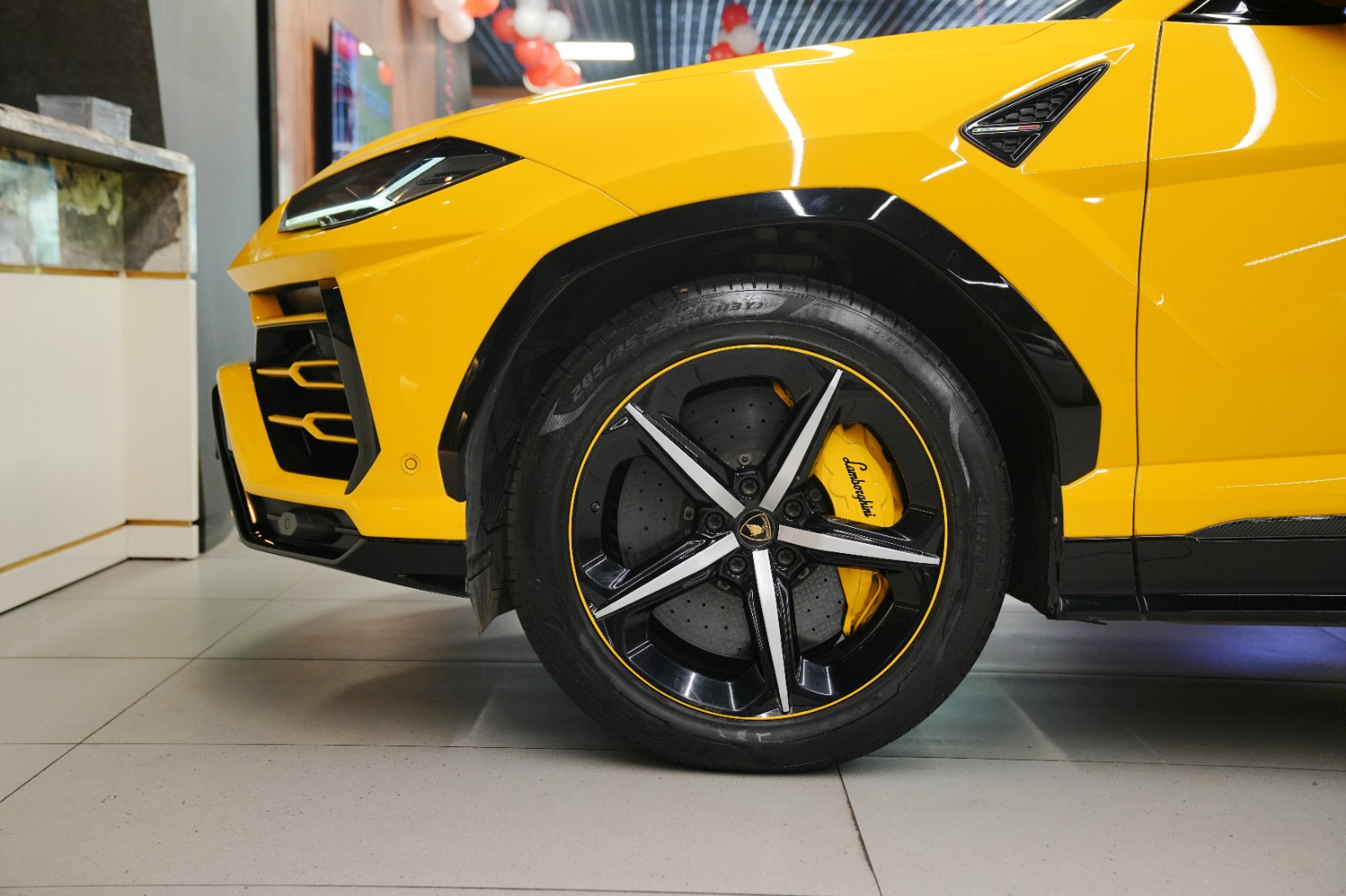 Lamborghini Urus V8